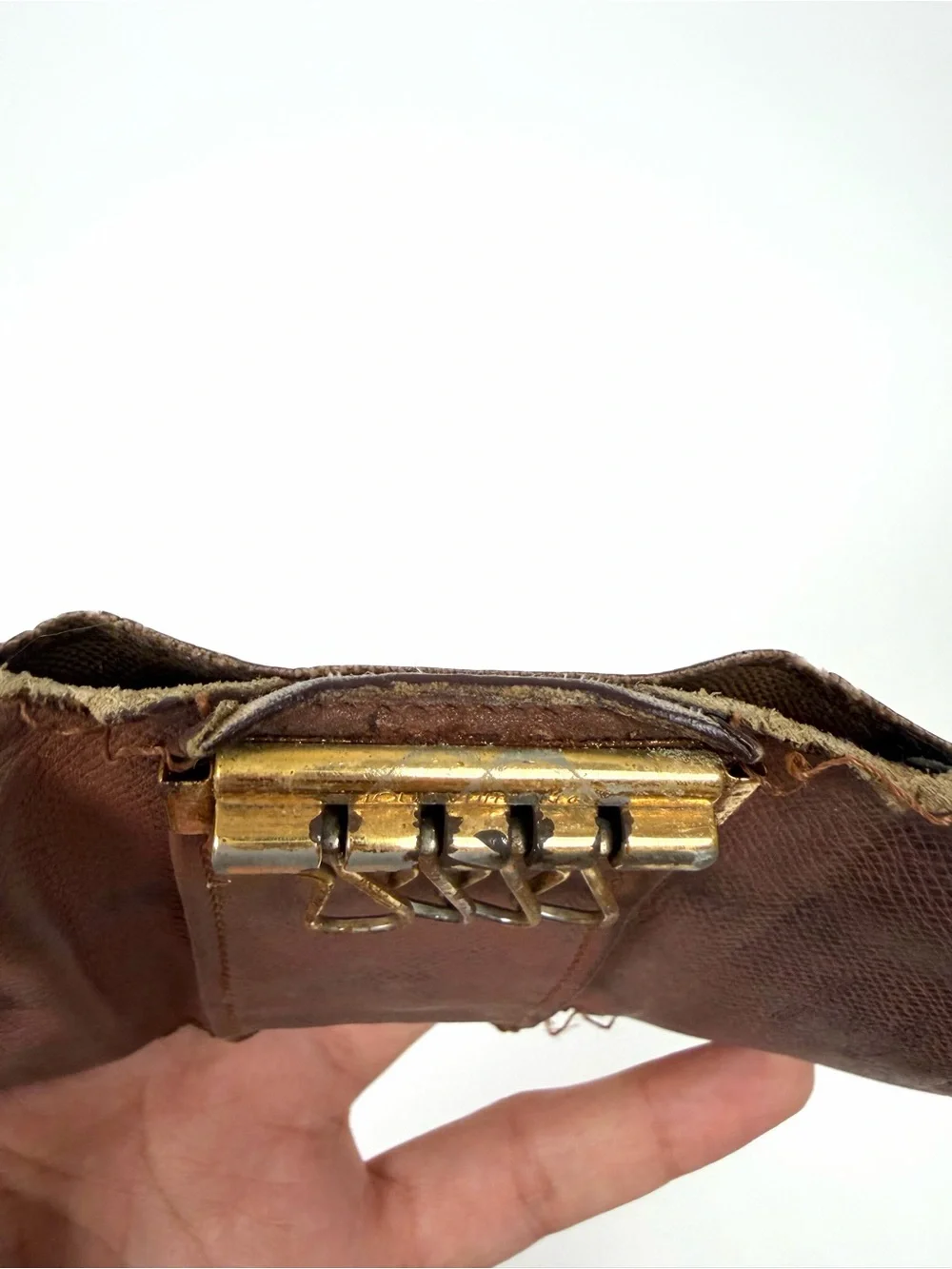 Authentic Louis Vuitton Monogram 4 Key Holder Case
